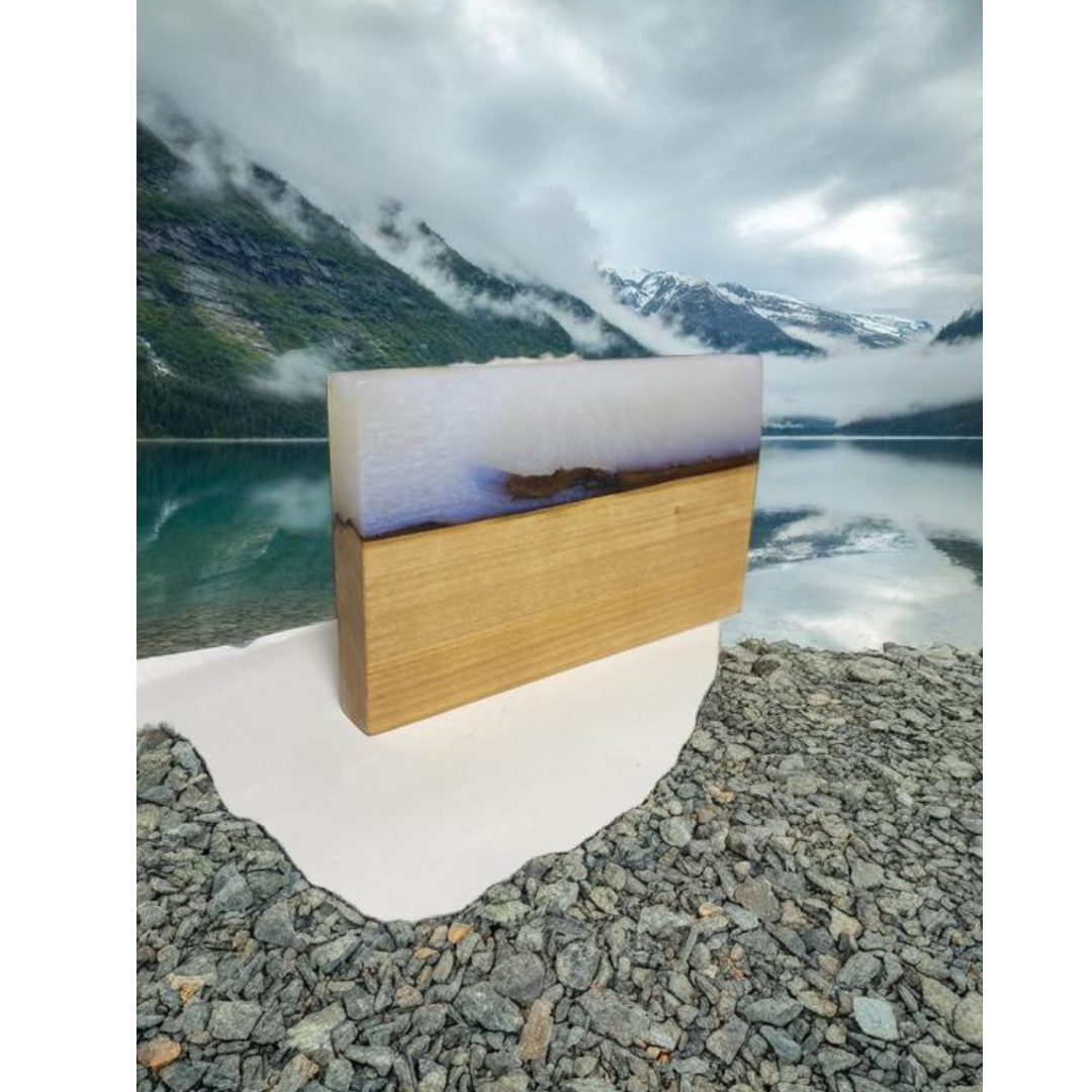 Handgefertigtes Deko-Stück aus Epoxidharz mit Wildkirschenholz