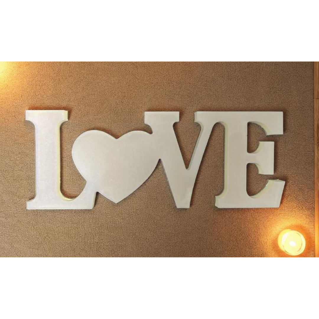 Handgefertigtes Epoxidharz LOVE-Dekor