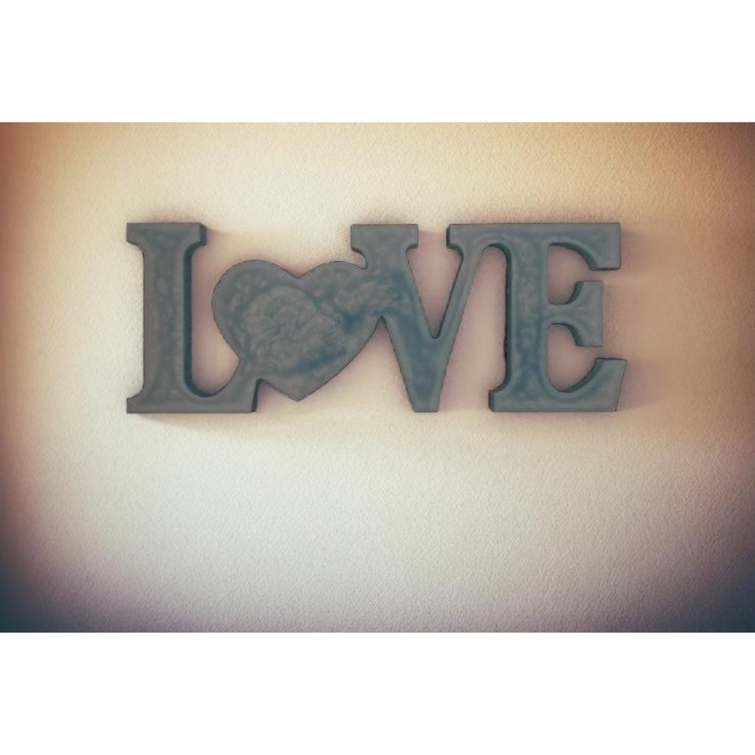 Handgefertigtes Epoxidharz LOVE-Dekor